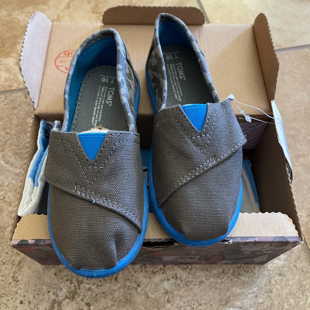Tom’s classic kids shoe